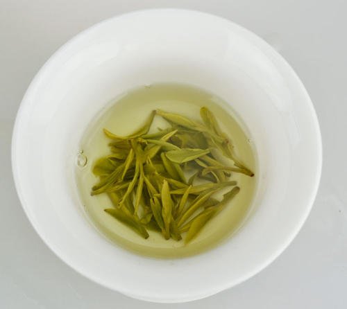 龙井白茶的功效与禁忌事项