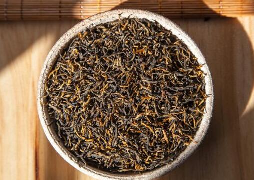 如何区分真假金骏眉？真假金骏眉的辨别方法