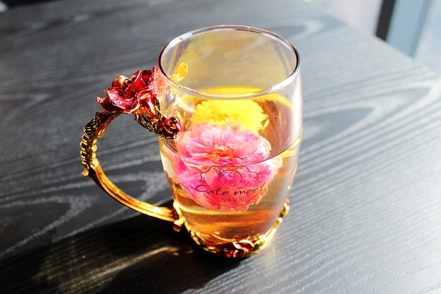 玫瑰花茶的功效是什么，那些人不宜喝玫瑰花茶