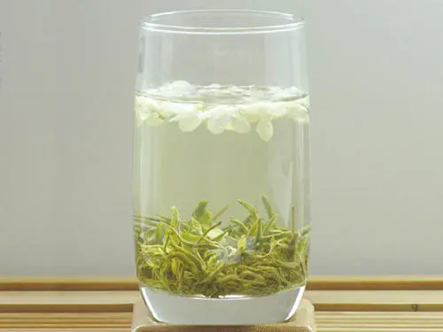 喝茉莉花茶有什么好处 喝茉莉花茶的好处和坏处