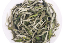 白牡丹:绿叶夹银白毫心,形似花朵-茗扬网