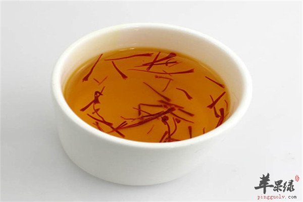 利用藏红花泡水 可以调节内分泌